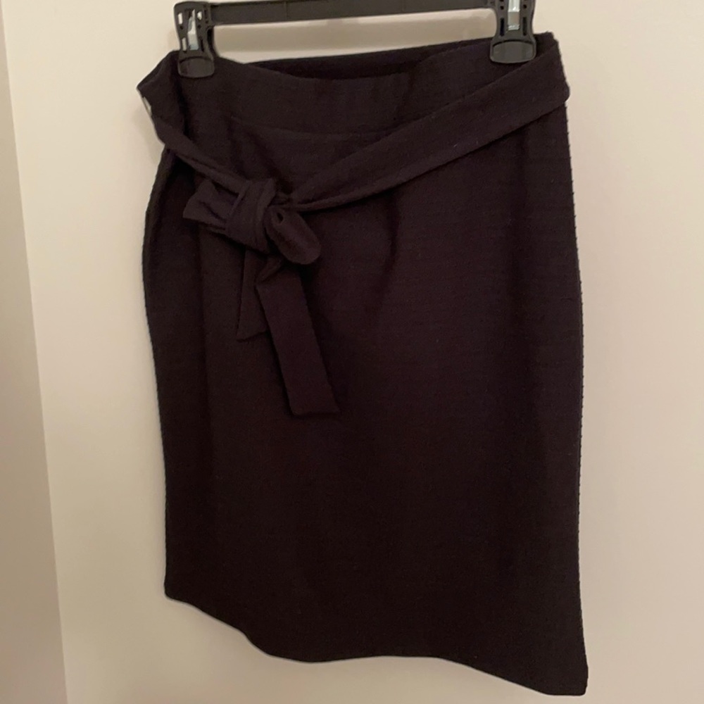 Loft knee length stretchy pencil belted skirt